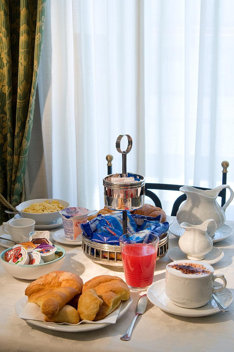 ปินโต สตอรีย์ โฮเต็ล Hotel เนเปิลส์ ภายนอก รูปภาพ