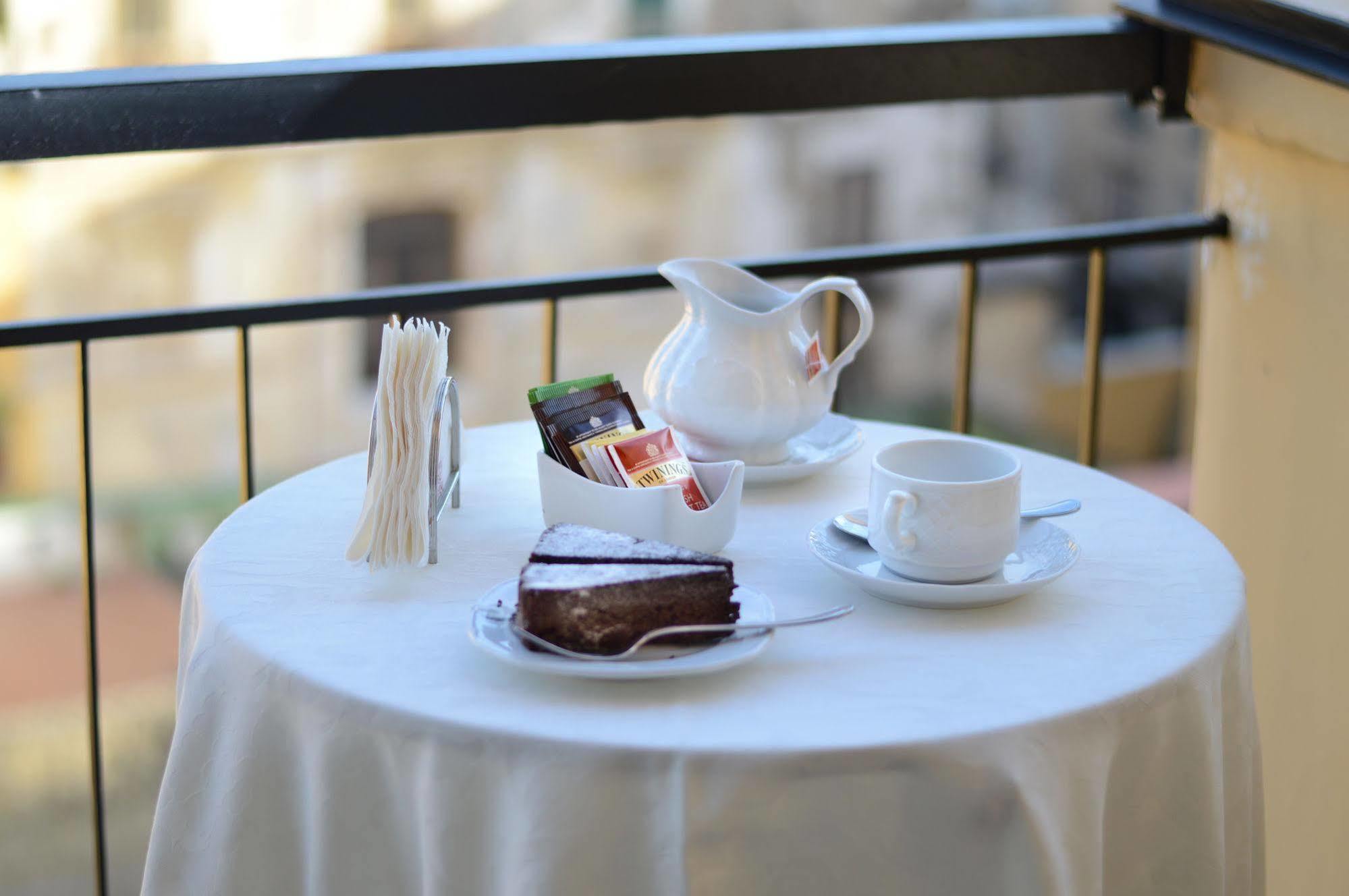 ปินโต สตอรีย์ โฮเต็ล Hotel เนเปิลส์ ภายนอก รูปภาพ